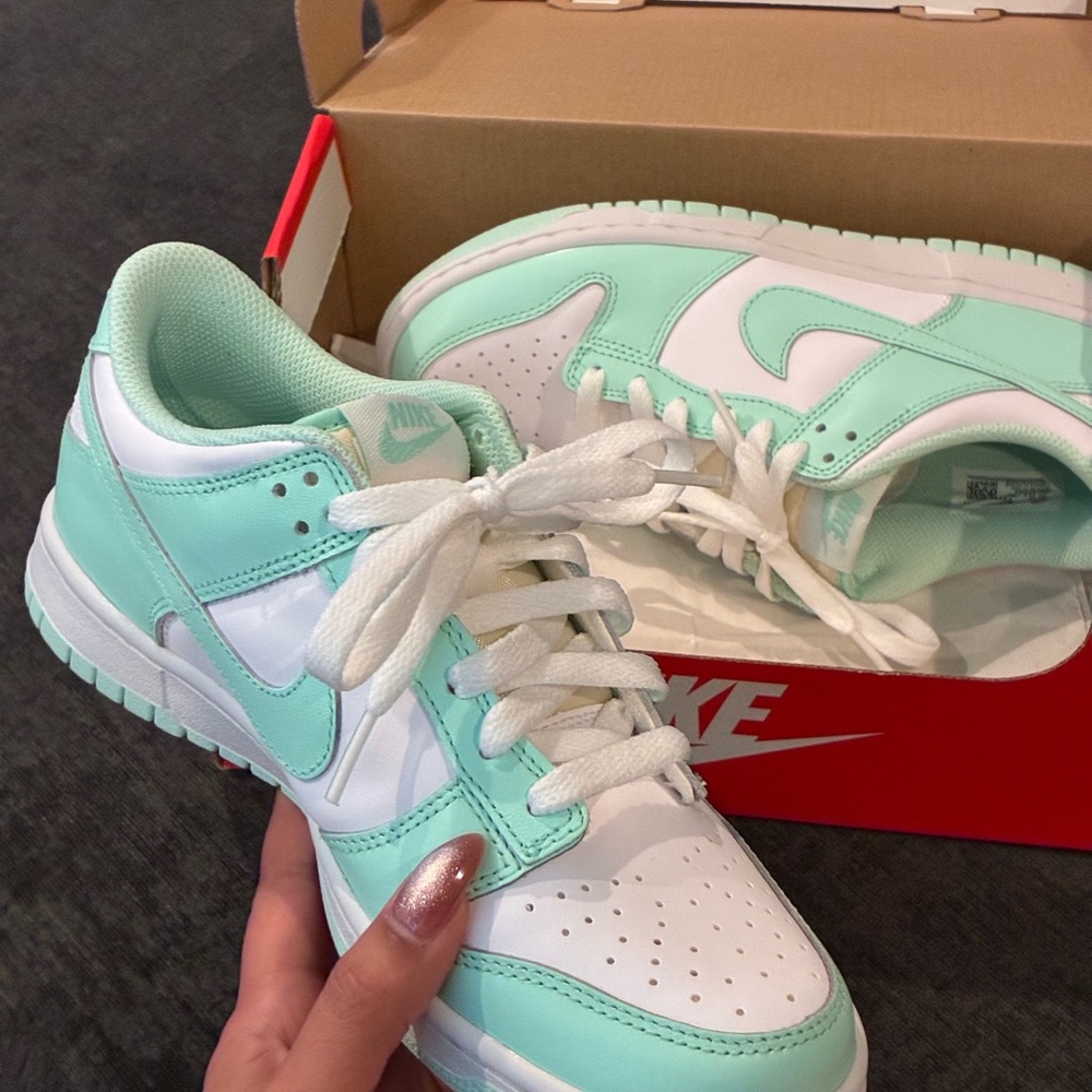 Nike DUNKS Men’s 6.5/ Women’s 8 | White and Mint Foam *NEW